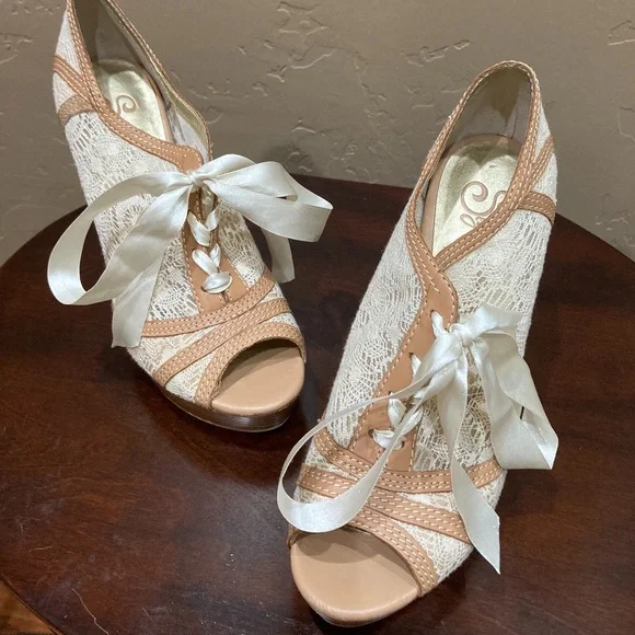Seychelles Women's Harmony Wedge Peep Toe Pump, Natural, Size 7.5 - Picture 8 of 11